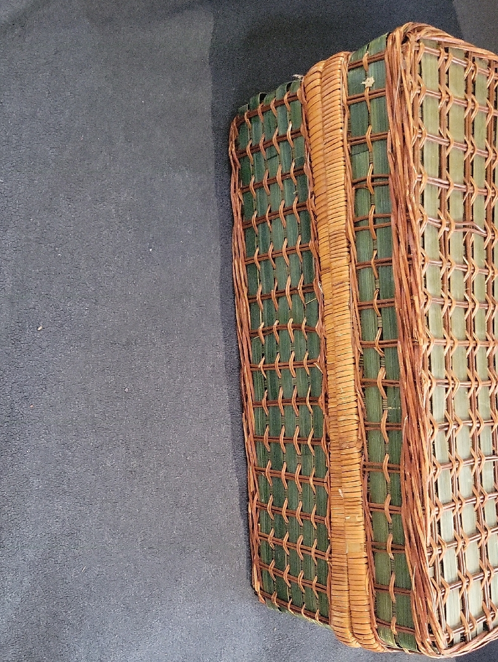 Vintage Green Wicker Picnic Basket Case - Picture 4 of 9
